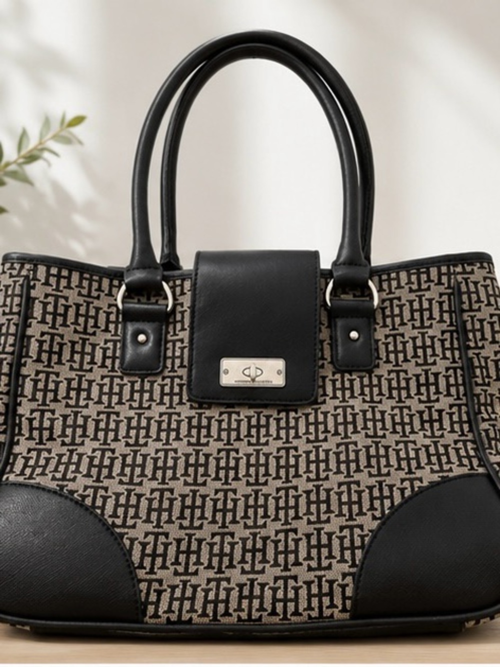 Tommy Hilfiger Monogram Satchel / Tote 🖤